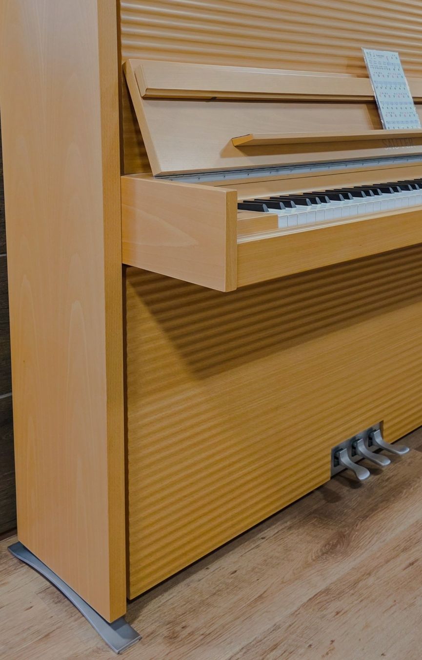 Strumenti musicali: Sauter Onda 122 - Designed by Peter Maly - Aktionspreis – Usato da St. Gallen venduto da KlaviertechnikTobehn 3