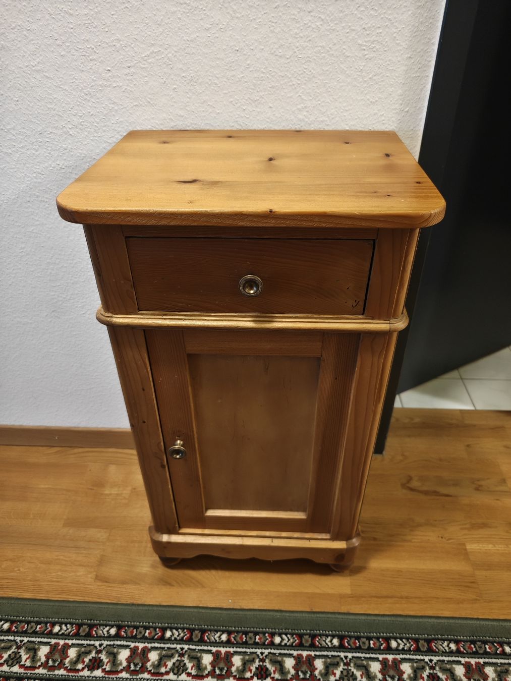 Comodini: Holz Nachttischschränkli – Usato da Horn venduto da Gnesmi89