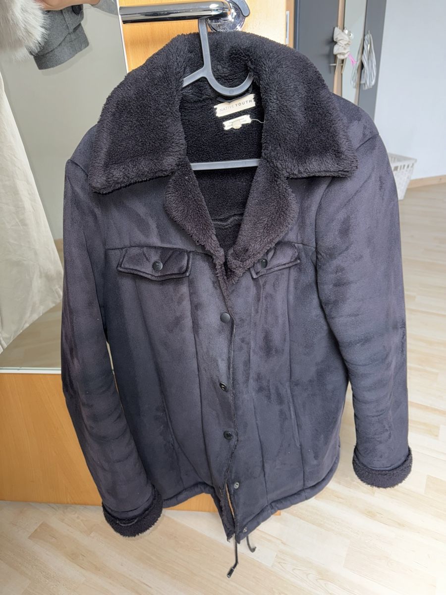 Giacche: Winterjacke mit Fell von NativeYouth – Nuovo (secondo la descrizione) da Urswil venduto da shanabucher