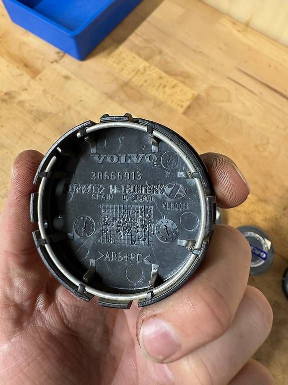 Volvo Alle Autoersatzteile: Volvo Radnabendeckel – Gebraucht aus Zürich von Evil80 1