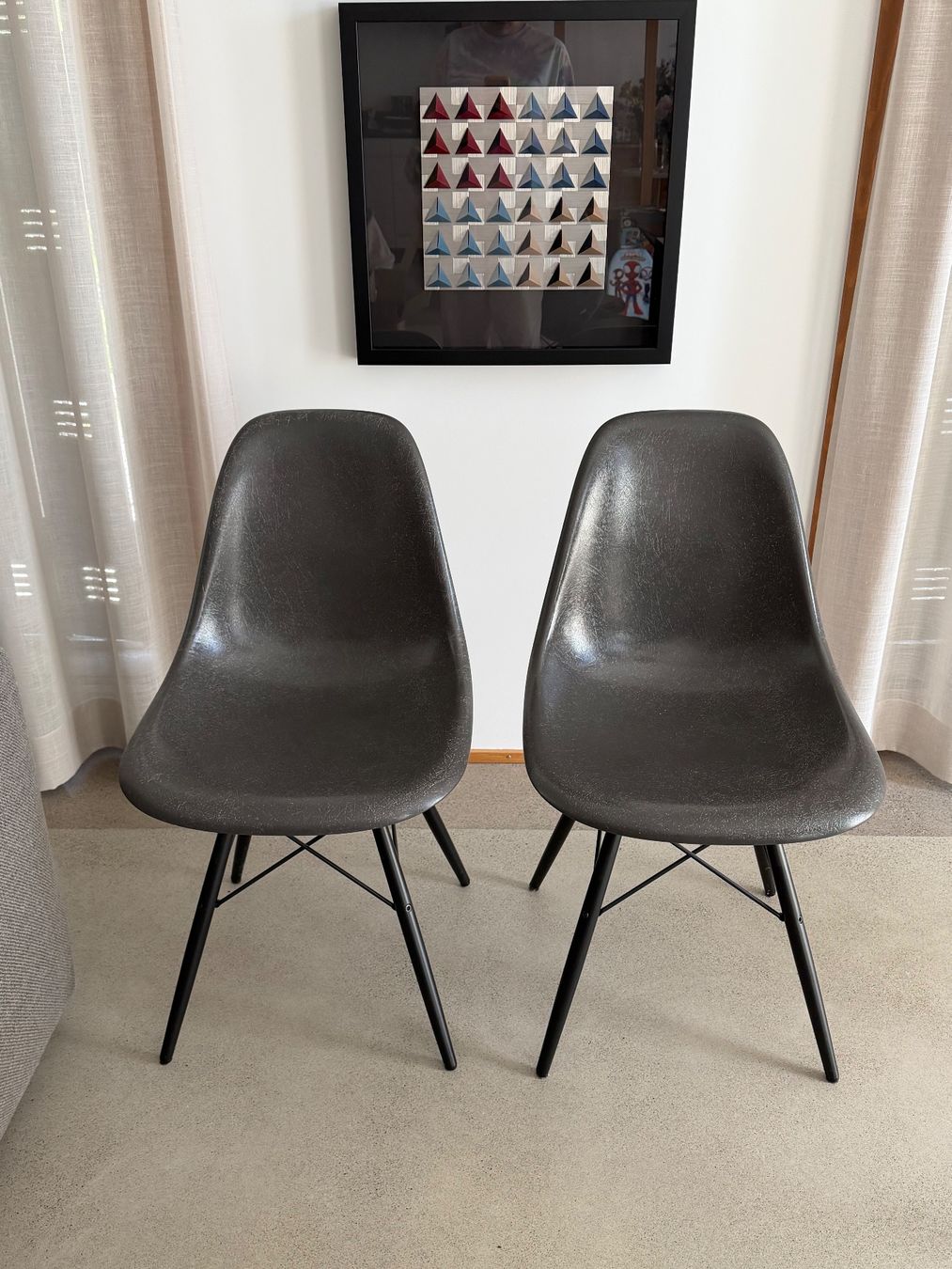 Eames Stühle: 2x Vitra Eames Fiberglass Side Chair DSW – Gebraucht aus Frauenfeld von Jessy_kardakova