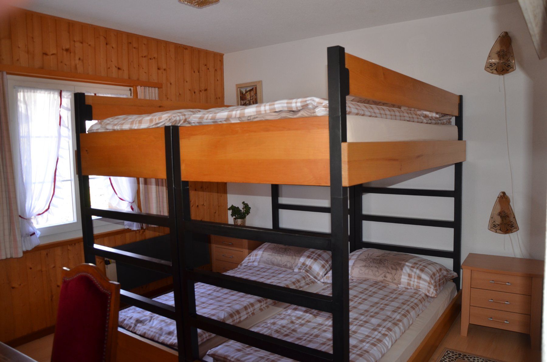 Letti: Kaihüttenbett  Massenlager – Usato da Schwyz venduto da Titlis49 7