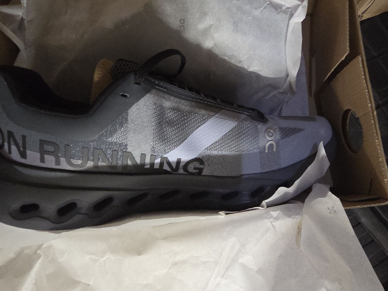 On Chaussures hommes: On Cloudsurfer NEU 43 – Neuf avec emballage d'origine à Uitikon Waldegg par Minic 3