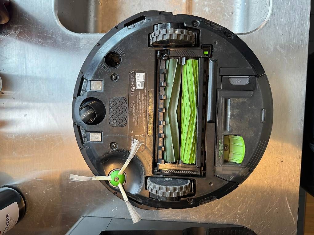 Irobot Aspirapolveri & Accessori: iRobot Romba i7 – Usato da Schlieren venduto da debby023 3
