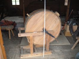 Riesiges, antikes Anken-Fass, aus Holz