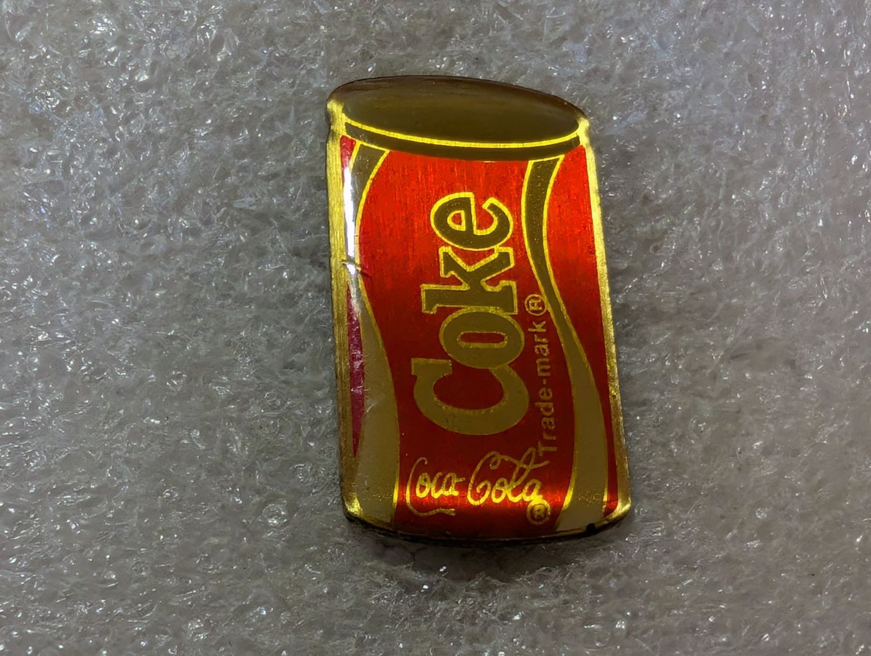 Placchette & Badge: Ansteckpin 202: Coca Cola – Usato da Oppligen venduto da Pin-Fall-Shop