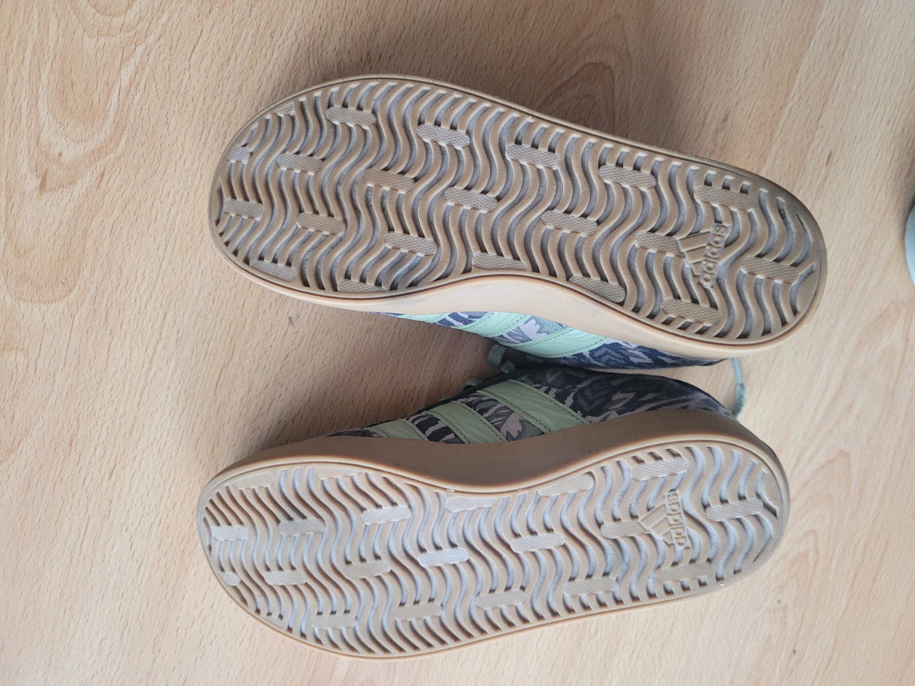 Adidas Herrenschuhe: Adidas Sneakers Kinder – Gebraucht aus Luzern von Sainte-Victoire 3