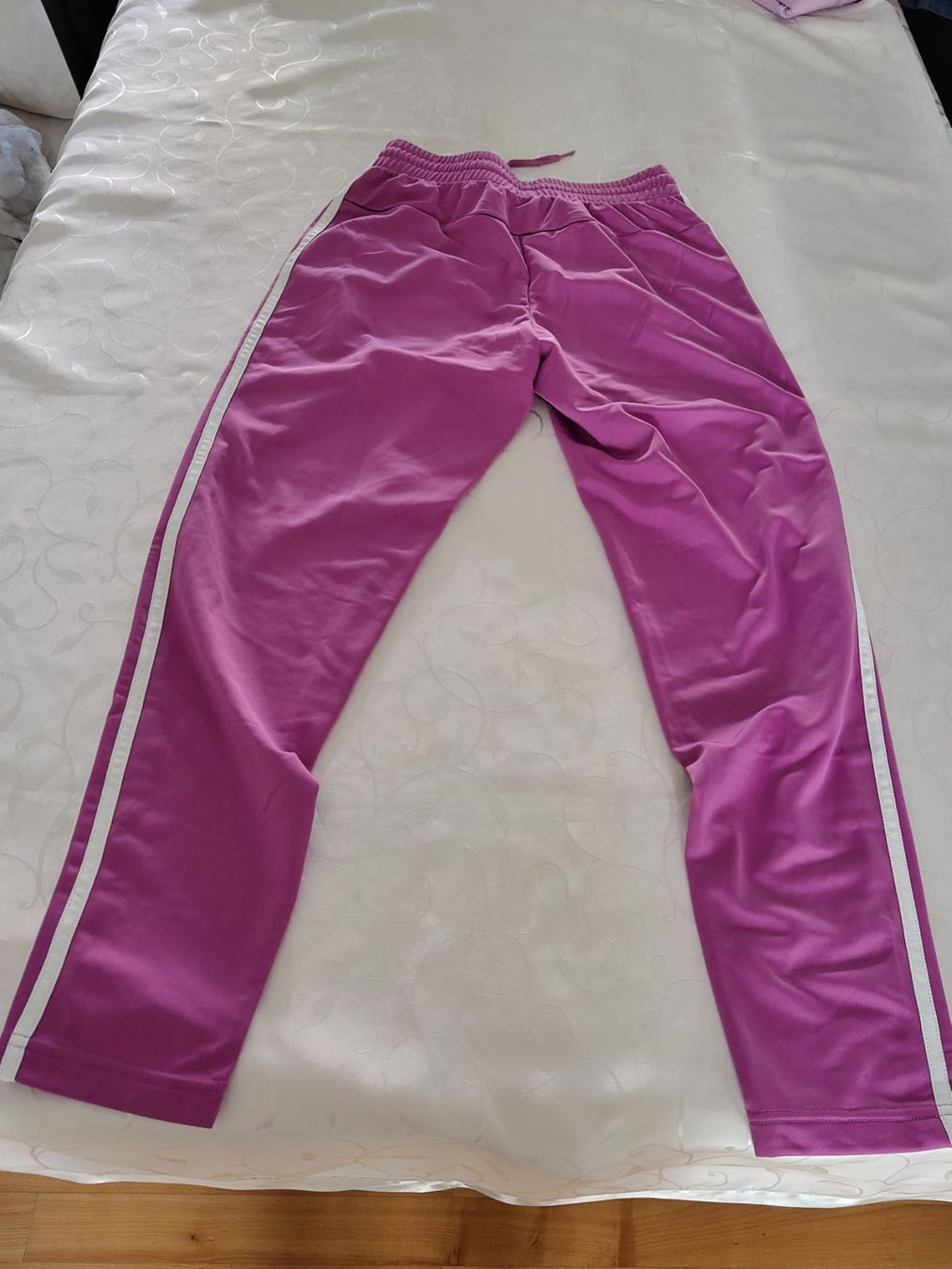 Adidas Pantaloni: violette adidas Trainerhosen Gr XS – Usato da Brüttisellen venduto da kikaninchen79 2