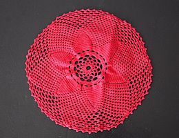 Rotes Häkeldecke , Durchmesser ca. 25 cm