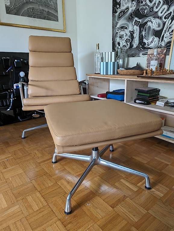 Poltrone: Vitra  EA 222 & Ottoman EA 223  Leder Premium Cognac – Usato da  venduto da  1