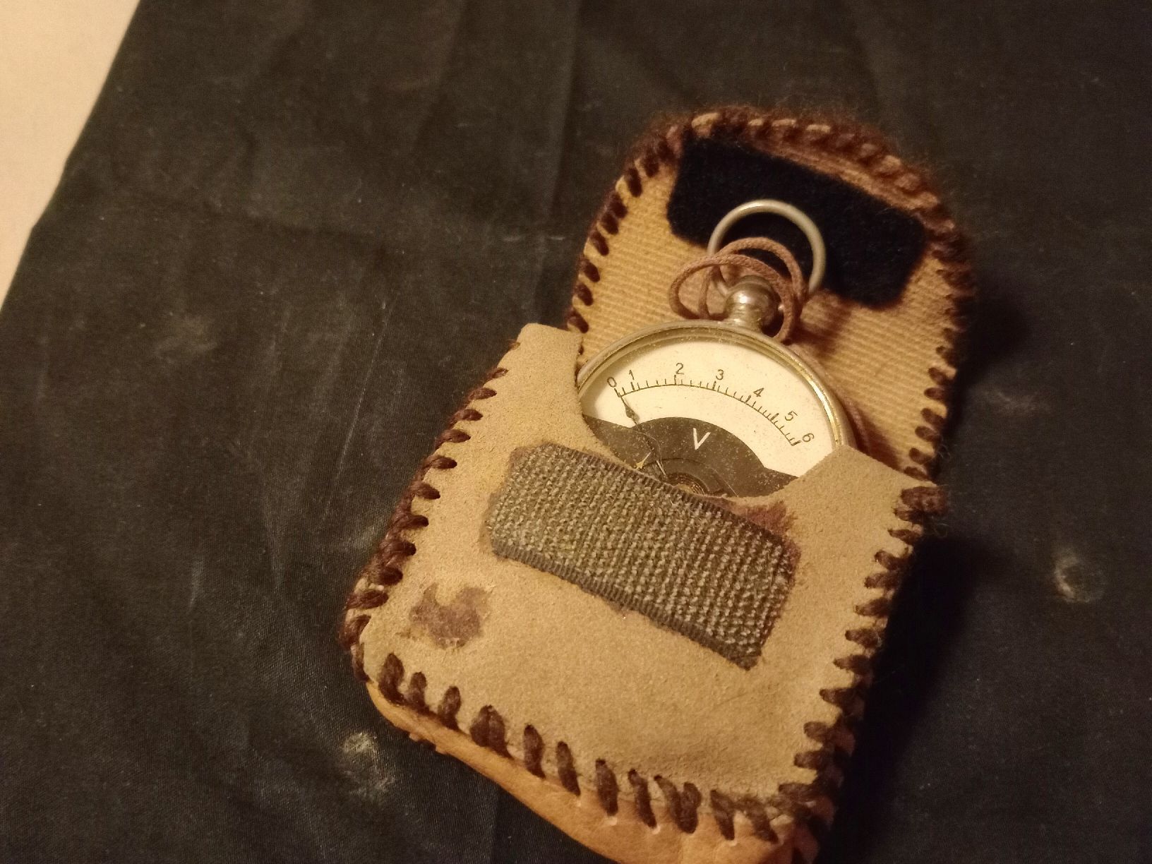 Misurare: Voltmeter K, Vintage Messgerät mit Ledertasche, – Usato da zürich venduto da sotherbies