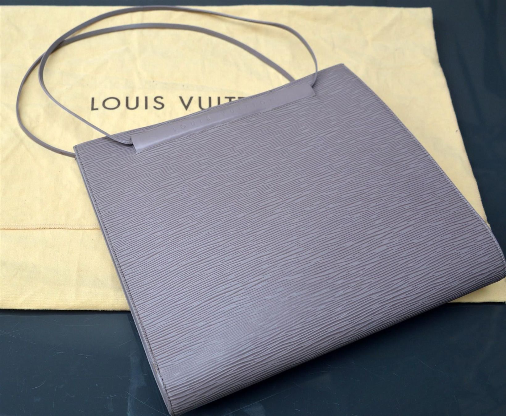 Borse da donna: Tasche / Sac Louis Vuitton Saint-Tropez Epi – Usato da Collonges venduto da Auganien