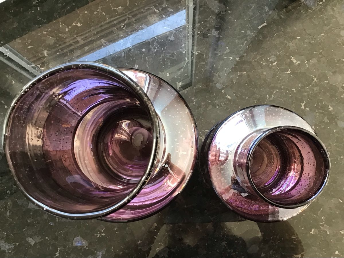 Pfister Vasen & Gefässe: 2 Glasvasen, violett, neuwertig – Neu (gemäss Beschreibung) aus Itingen von schweizersternchen 2
