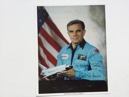 Weltraum Karl G. Henize STS-51 F NASA Porträt 8*10 signiert