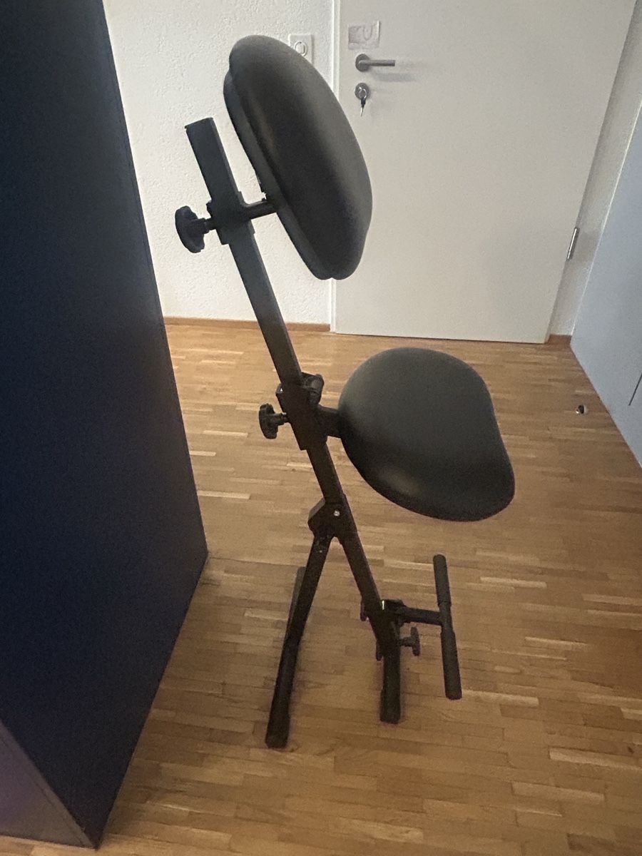 Chaises hautes: Gitarrenstuhl – Neuf (Voir description) à zürich par N2424
