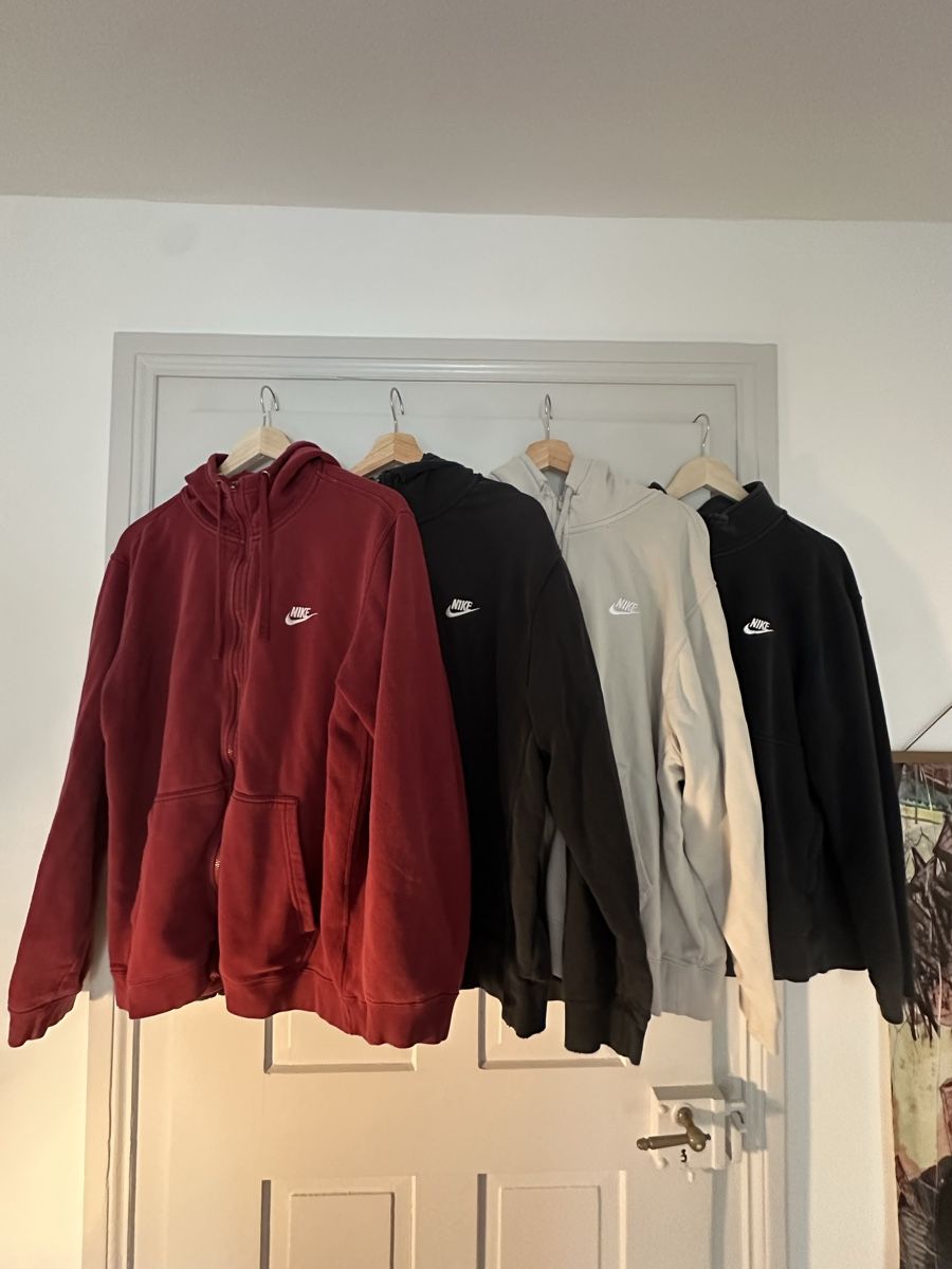 Nike Kleiderpakete: 4 Nike Pullover Set, diverse Farben – Gebraucht aus Bern von dav_qv8j