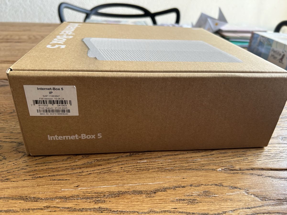 Laufwerke & Adapter: Boîte Swisscom internet-Box 5 neuve, scellée. – Neu (gemäss Beschreibung) aus Peseux von Papillon118 2