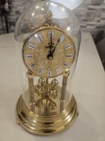 Jahresuhr Hermle goldfarben mit Glasdom guter Zustand
