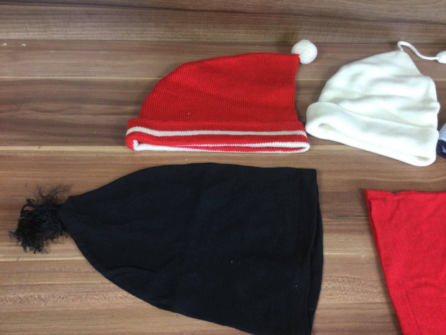 Trattori: Posten gebrauchte Mützen Helly Hansen und andere – Usato da Wangen SZ venduto da kuriosum12 1