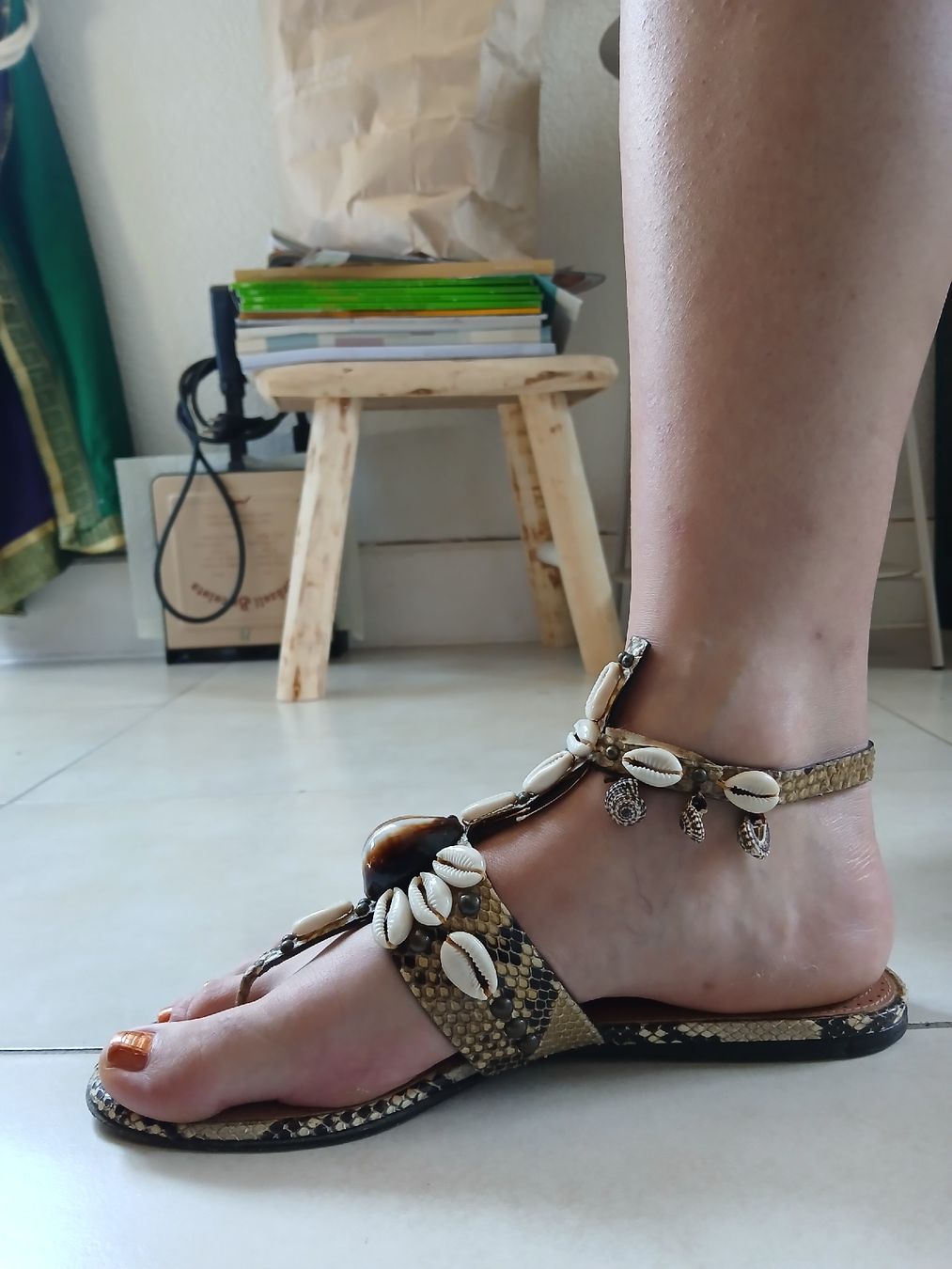 Alaia Scarpe da donna: Sandales de plage Alaïa en python et coquillages cauris 38 – Usato da Monthey venduto da mar_h6jr 4
