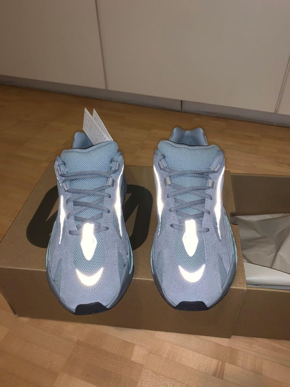 Herrenschuhe: Yeezy Boost 700 V2 Hospital Blue size 44 – Neu und originalverpackt aus Küsnacht ZH von Matrix1977 7