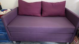 Sofa lila mit Kissen neuwertiger Zustand
