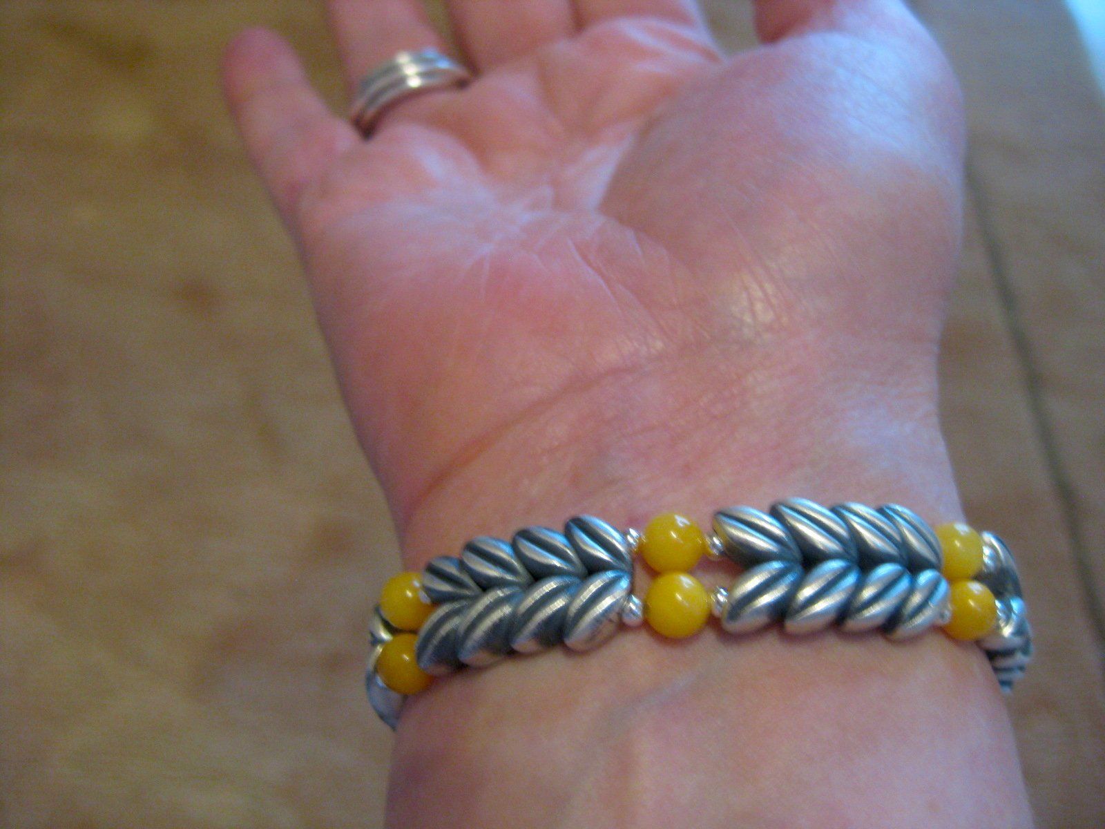 Armbänder & -reifen: THAISILBER GELBEJADEST.ARMBAND, ELASTISCH. – Gebraucht aus Weiningen ZH von actera 6