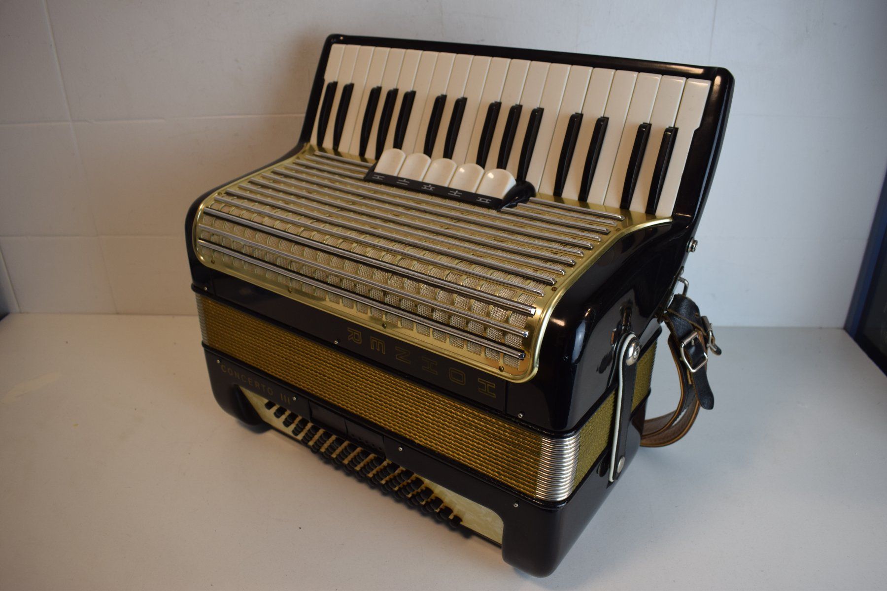 Hohner Musikinstrumente: Akkordeon chromatisch Hohner Concerto III – Gebraucht aus Zürich von baumusik 2