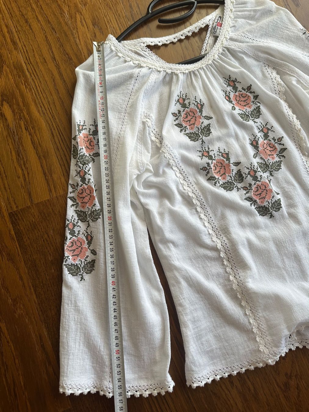 Chemisiers: Handbestickte Bluse XS – D'occasion à Zürich par anyka 3