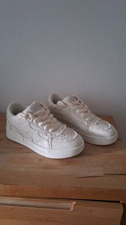 Weisse Trend Sneaker