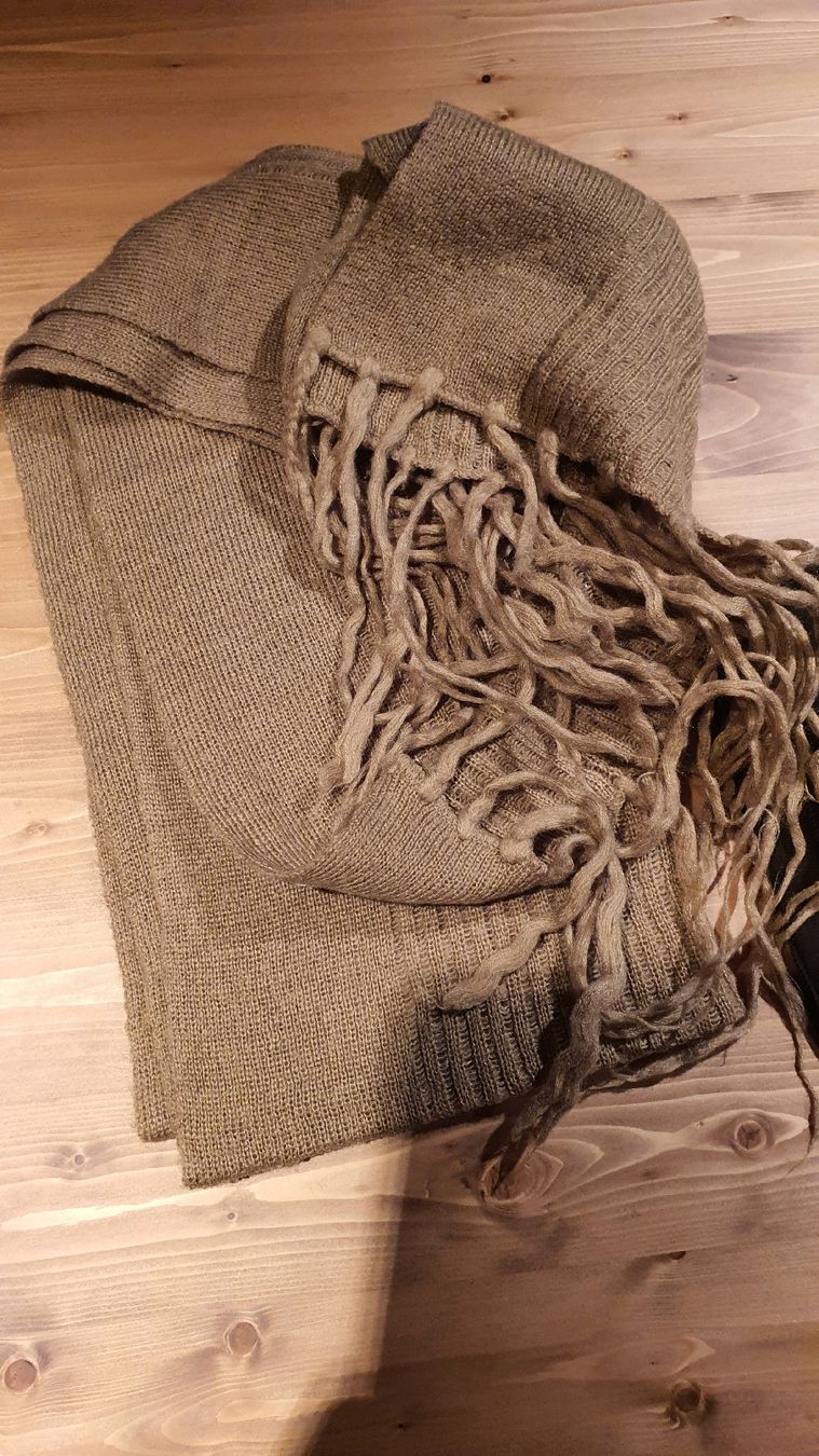 Lotti di vestiti: Winterset mit Kappe, Schal und Fellhandschuhe – Usato da Flawil venduto da minggeli83 1