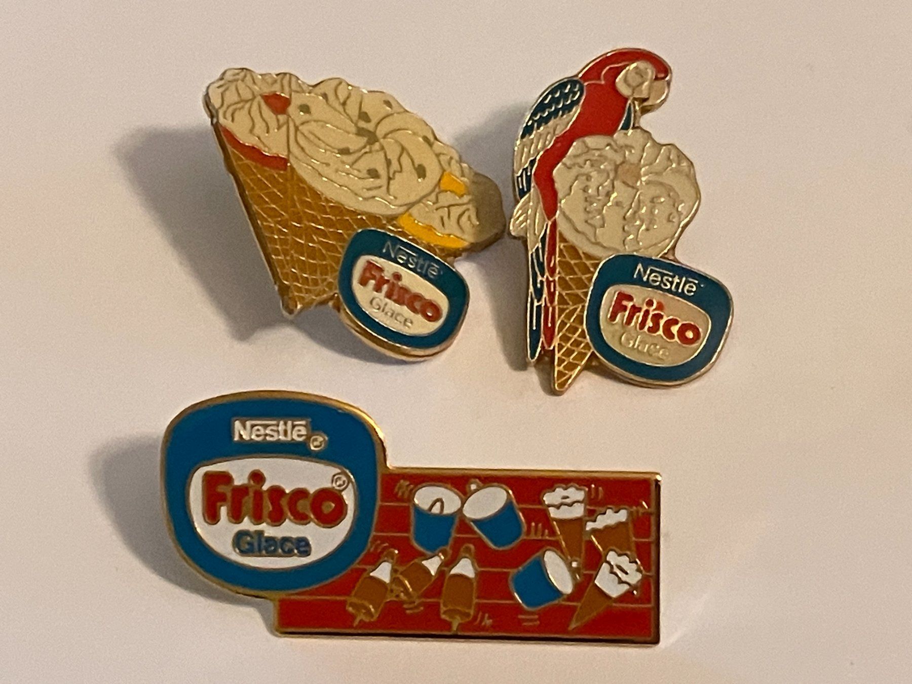 Placchette & Badge: 3 Pin Frisco Glace Nestle – Usato da Basel venduto da djwwpp