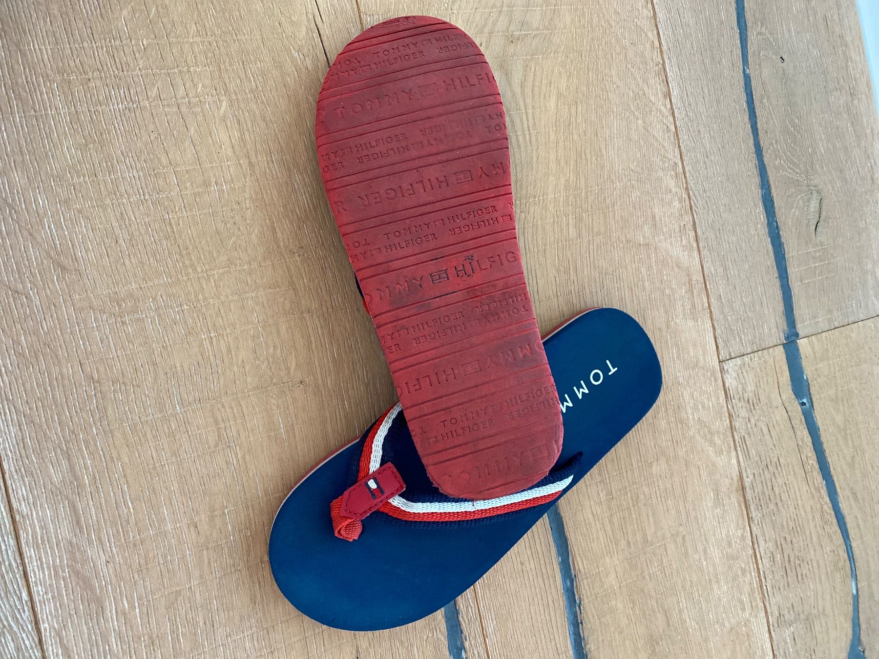 Tommy Hilfiger Chaussures garçon: Tommy Hilfiger Flip Flops Gr. 36 – D'occasion à Himmelried par Dievole 1