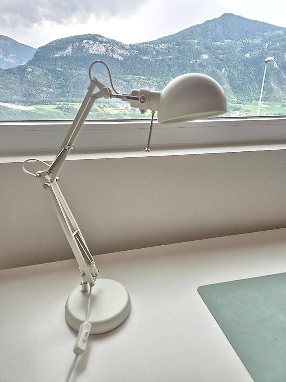 Ikea Lampade: Lampe de bureau – Usato da Corin-de-la-Crête venduto da Ejoeli
