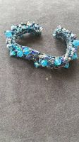 Armband mit Glasperlen und Steinen
