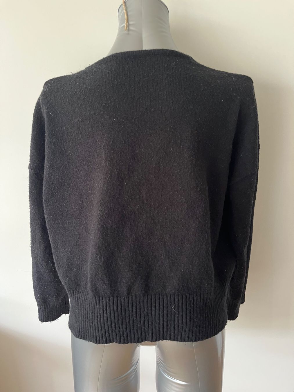 Vestes: Schwarzes Strickjäckchen Basic M-L – D'occasion à Gümligen par blackberrys 1