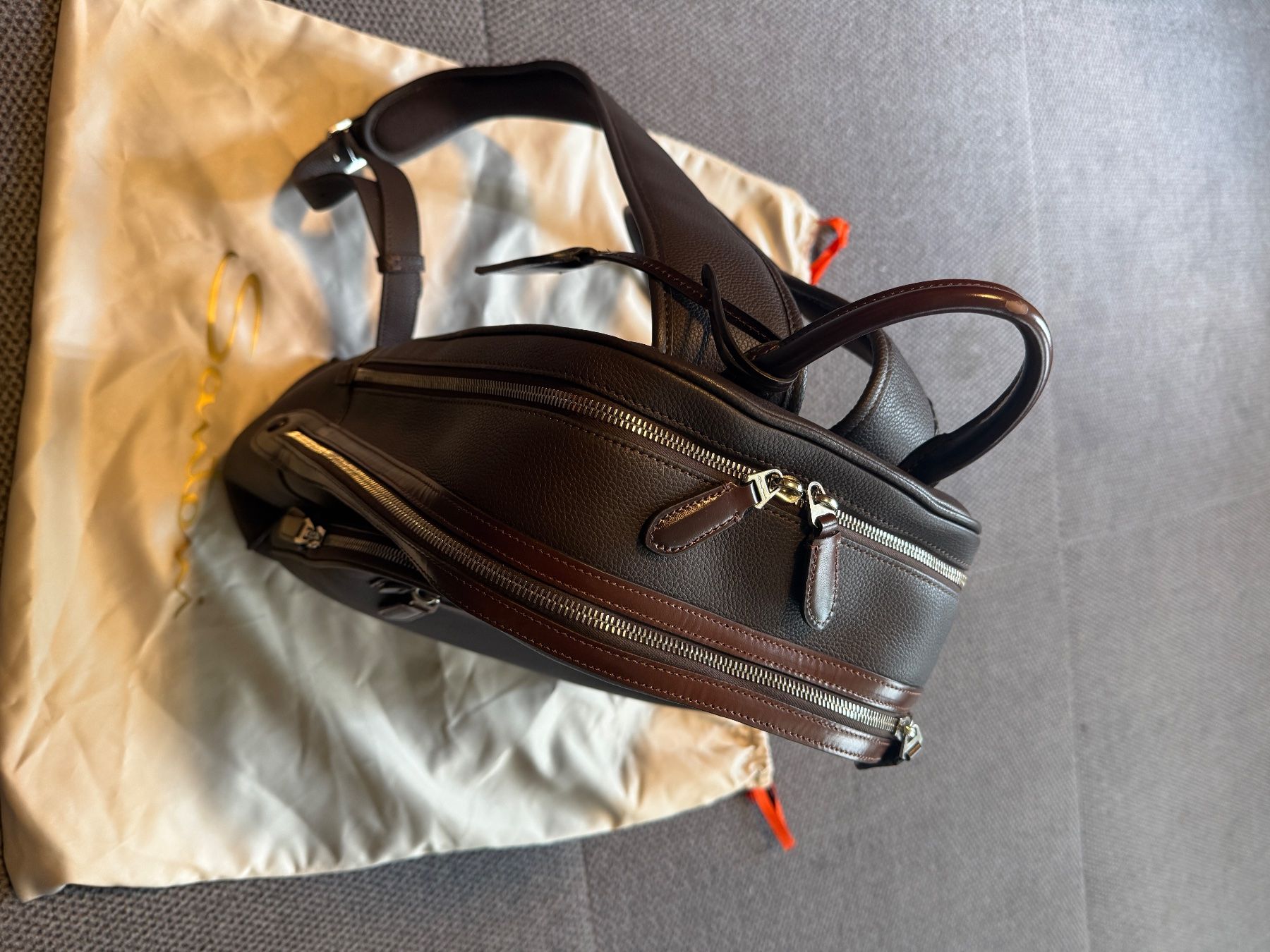 Zaini: SANTONI DARK BROWN TUMBLED LEATHER BACKPACKC HF 1,448.00 – Nuovo (secondo la descrizione) da Unterseen venduto da SONY-CoolGo 6