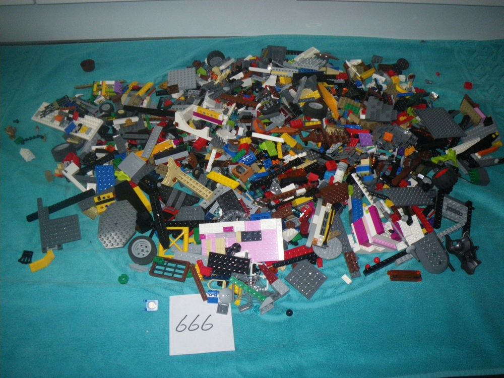 Lego Giocattoli: 3kg versch. Legosteine/Zubehör – Usato da Belp venduto da Mazarron58