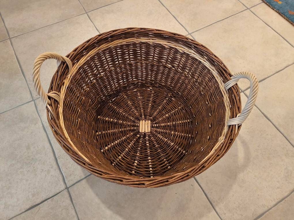 Sonstiges für Haushalt & Wohnen: Magnifique panier en osier – Gebraucht aus La Praz von Subaru5
