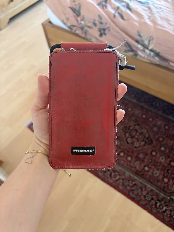 Cover & Protezioni schermo: Freitag Handyhülle – Usato da Wettingen venduto da rahelkaiser 2