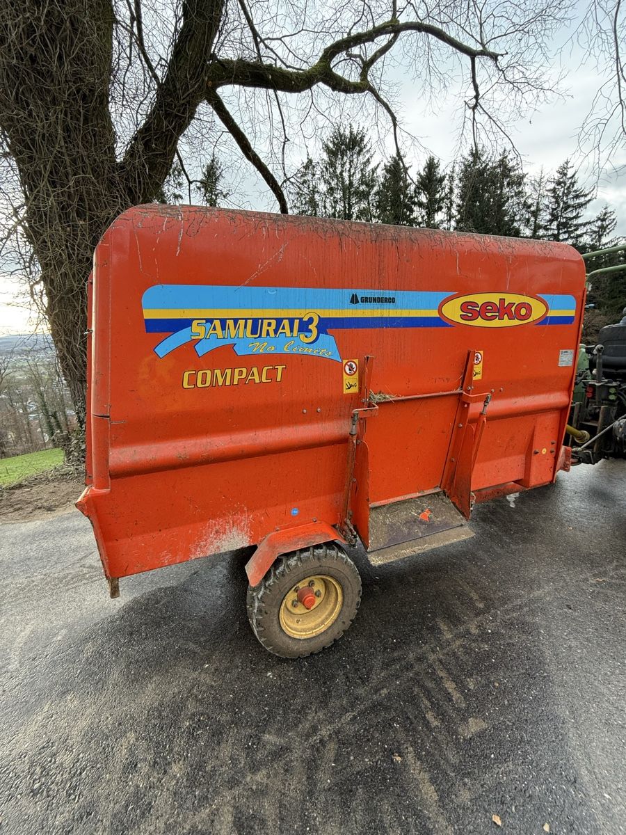 Alle Maschinen: Futtermischwagen Seko – Gebraucht aus Künten von  1