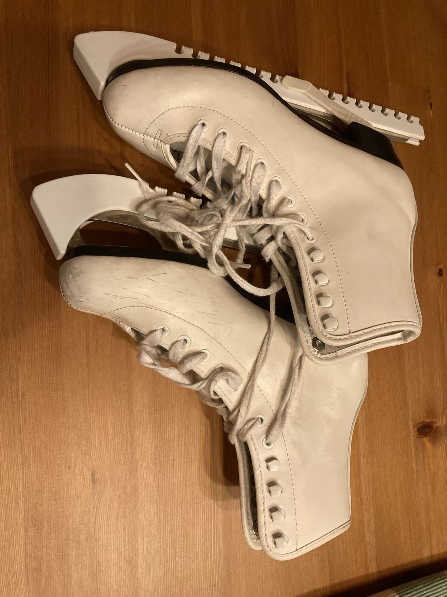 Schlittschuhe: Damenschlittschuhe Grösse 38 – Gebraucht aus Affoltern am Albis von rollotomasi 2
