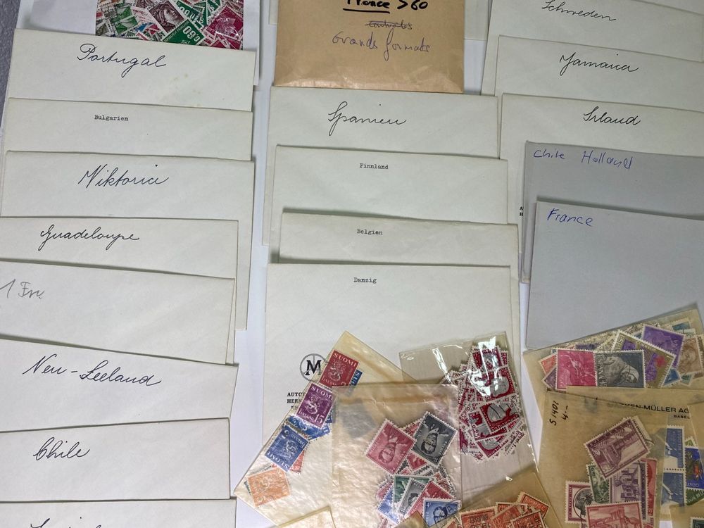 Briefmarken alle Welt in Umschlägen und Tütchen | Kaufen auf Ricardo