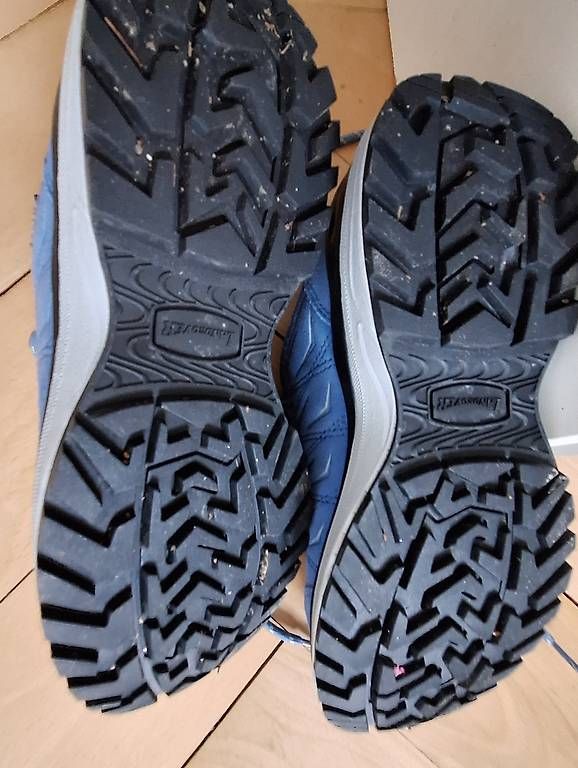 Scarpe da donna: Trecking Schuhe – Usato da Bern venduto da Pacco1993 4