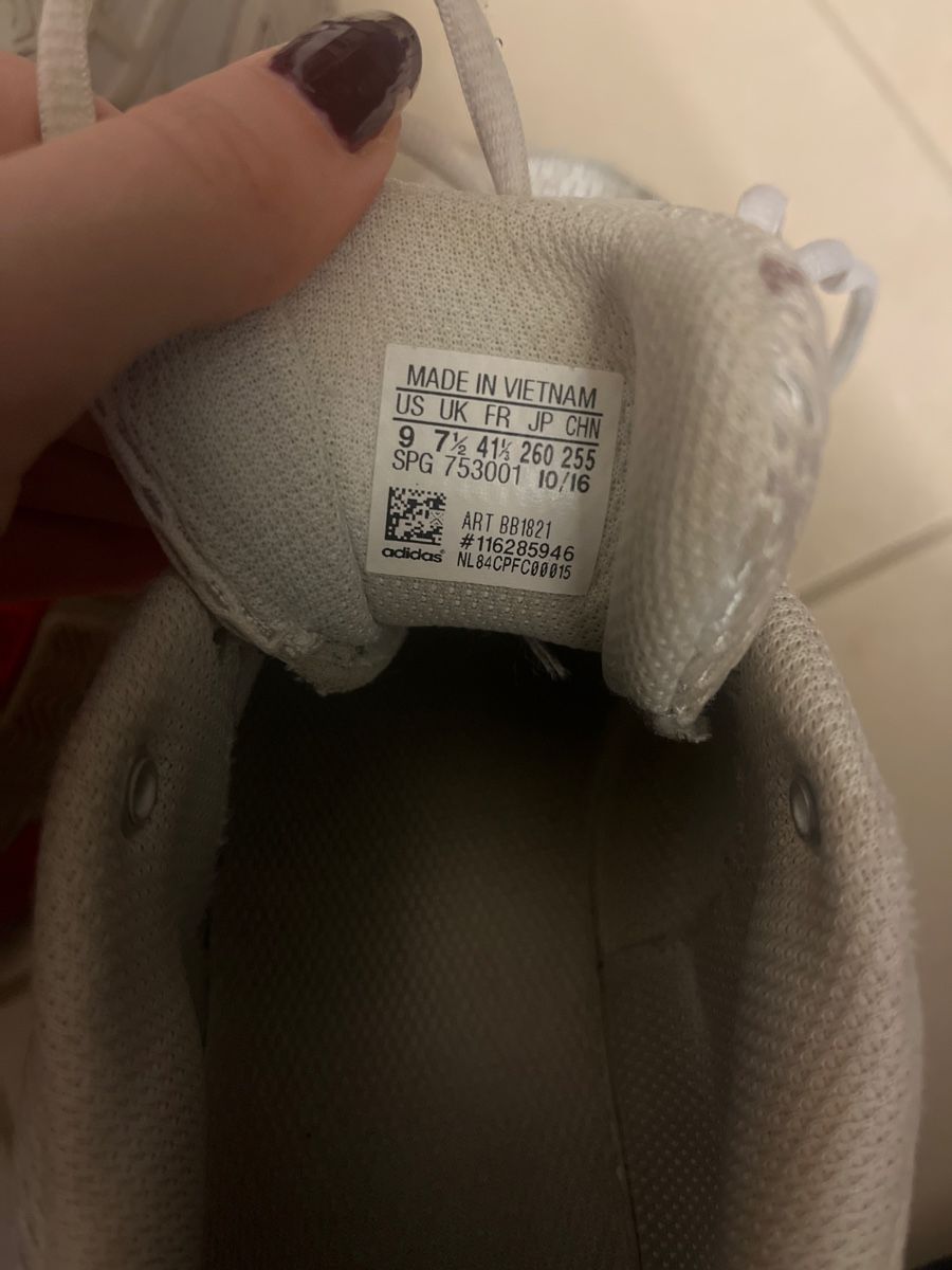 Adidas Scarpe da uomo: Adidas Hallenschuhe, Grösse 41 1/3 – Usato da Zürich venduto da Zhau.53 4