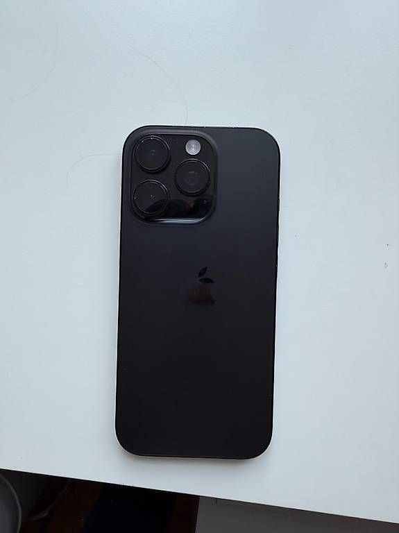 Portables: iPhone 16 Pro  – D'occasion à Beringen par leo_yv2s 1