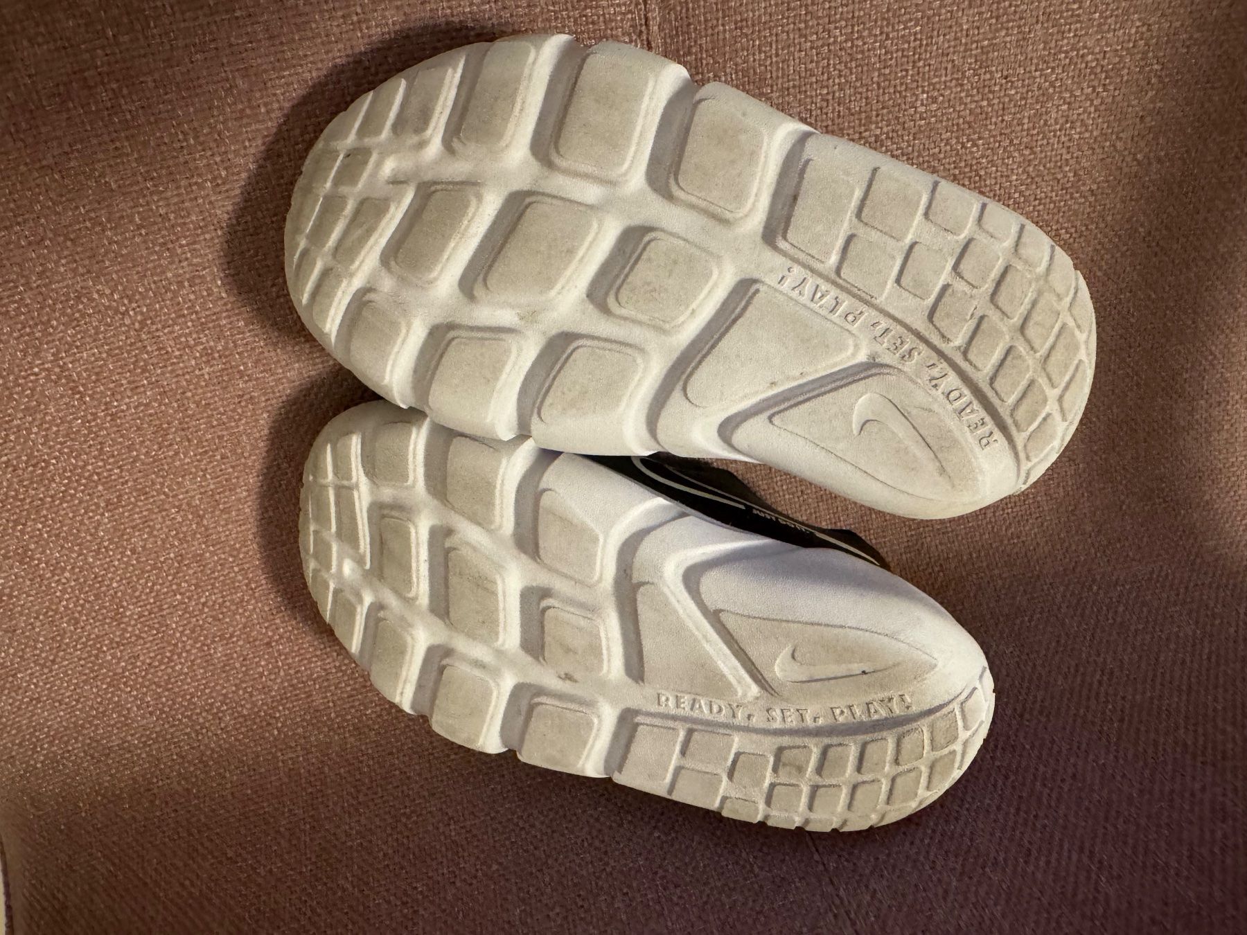 Nike Scarpe per ragazzi: NIKE Turnschuhe Gr. 25 schwarz – Usato da Emmen venduto da mir14 2