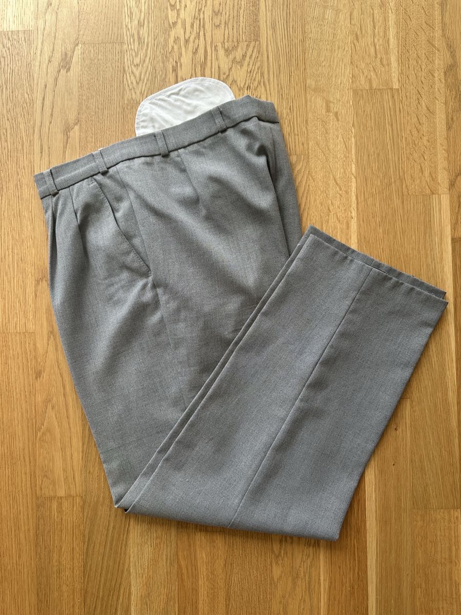Pantaloni: Men's Trousers Grey Size 52 Good Condition – Usato da Brittnau venduto da iBazuka