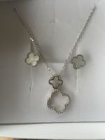 Silbernes Schmuckset Kette + Ohrringe mit Stein