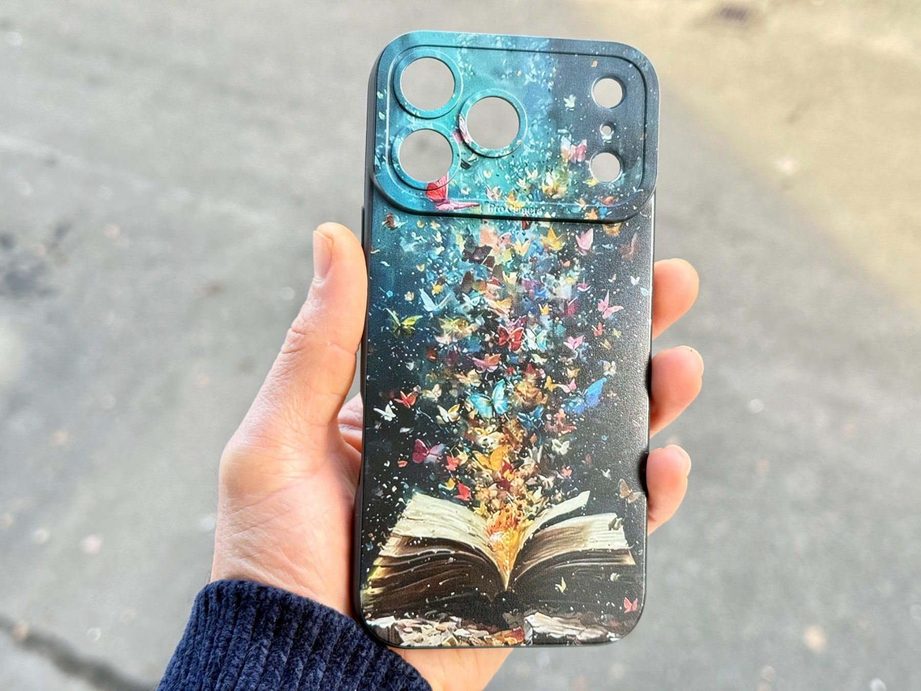 Apple Covers & Schutzfolien: Coque iPhone 17 Pro Max Papillons Livre Magique Pro Camera – Neu und originalverpackt aus Thônex von Suisse.Shopping 5